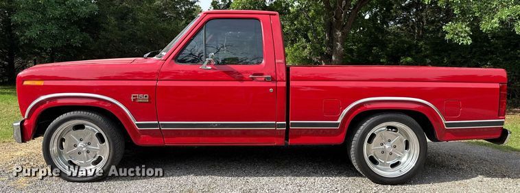 image for item EJ4491 1986 Ford F150 XLT pickup truck