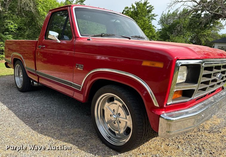 image for item EJ4491 1986 Ford F150 XLT pickup truck