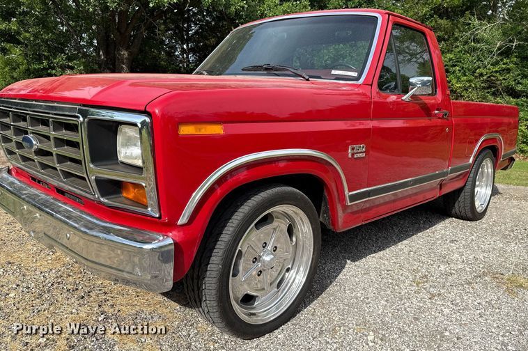 image for item EJ4491 1986 Ford F150 XLT pickup truck
