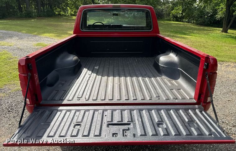 image for item EJ4491 1986 Ford F150 XLT pickup truck