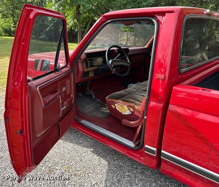 image for item EJ4491 1986 Ford F150 XLT pickup truck
