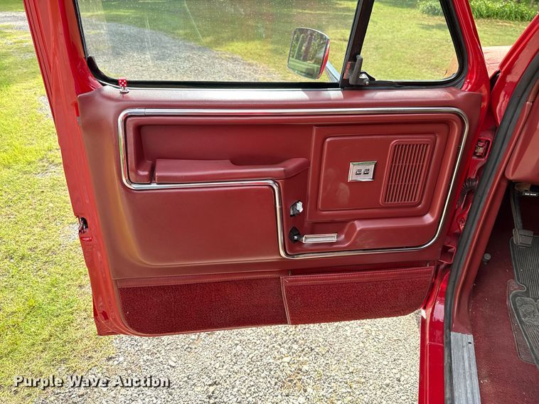 image for item EJ4491 1986 Ford F150 XLT pickup truck