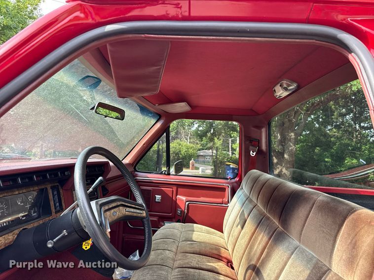 image for item EJ4491 1986 Ford F150 XLT pickup truck