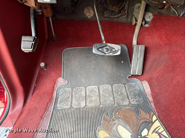 image for item EJ4491 1986 Ford F150 XLT pickup truck