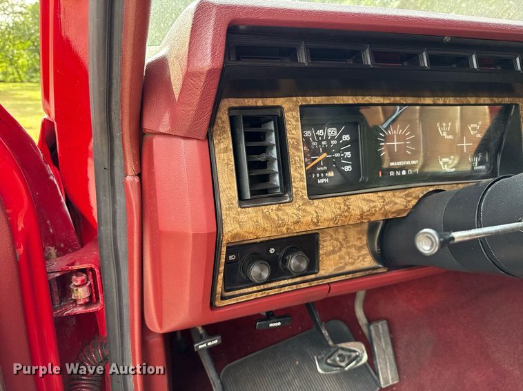 image for item EJ4491 1986 Ford F150 XLT pickup truck