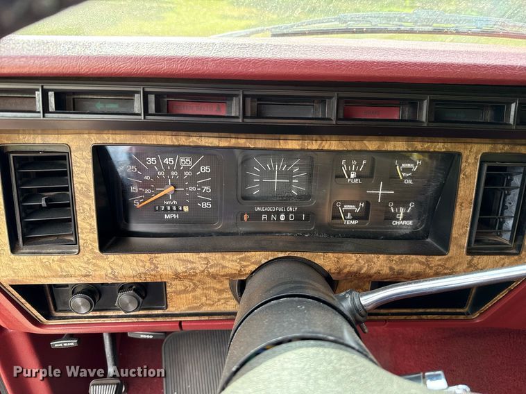 image for item EJ4491 1986 Ford F150 XLT pickup truck