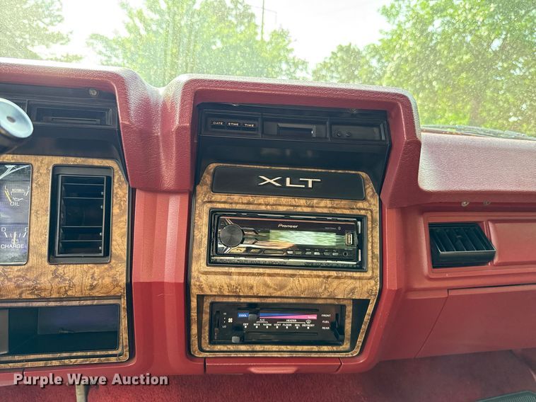 image for item EJ4491 1986 Ford F150 XLT pickup truck