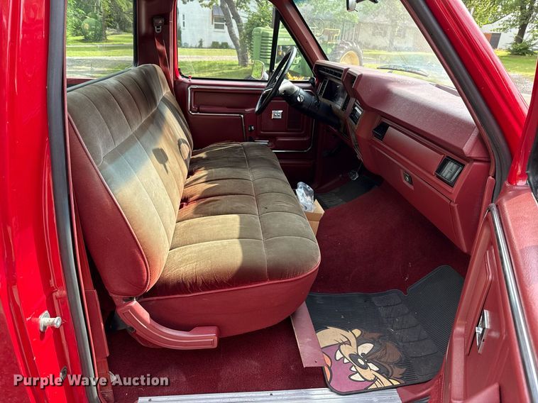 image for item EJ4491 1986 Ford F150 XLT pickup truck