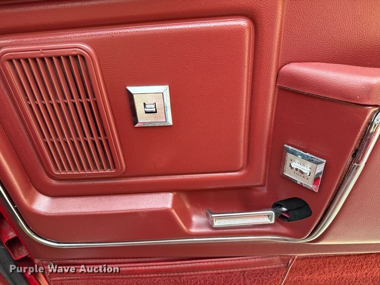 image for item EJ4491 1986 Ford F150 XLT pickup truck