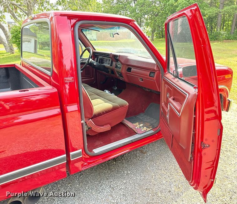image for item EJ4491 1986 Ford F150 XLT pickup truck