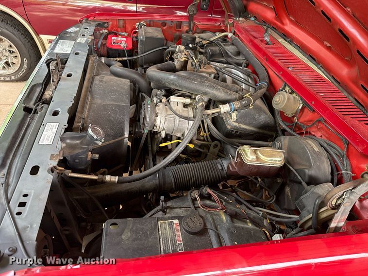 image for item EJ4491 1986 Ford F150 XLT pickup truck