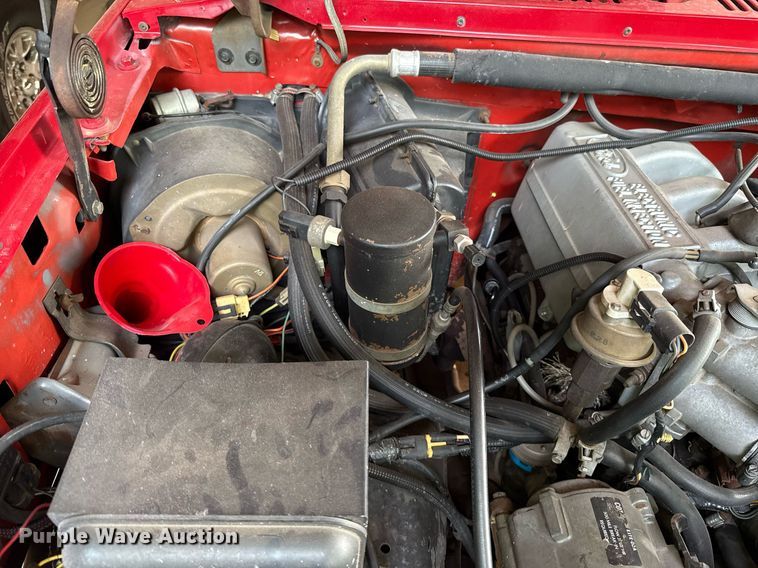 image for item EJ4491 1986 Ford F150 XLT pickup truck