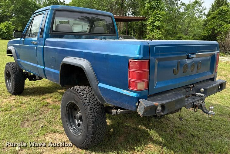 image for item EJ4492 1988 Jeep Comanche pickup truck