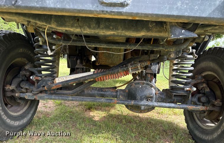 image for item EJ4492 1988 Jeep Comanche pickup truck