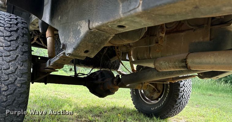 image for item EJ4492 1988 Jeep Comanche pickup truck