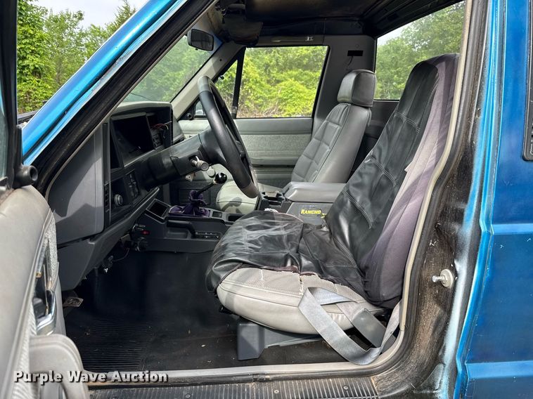 image for item EJ4492 1988 Jeep Comanche pickup truck