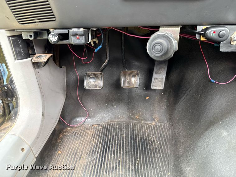 image for item EJ4492 1988 Jeep Comanche pickup truck