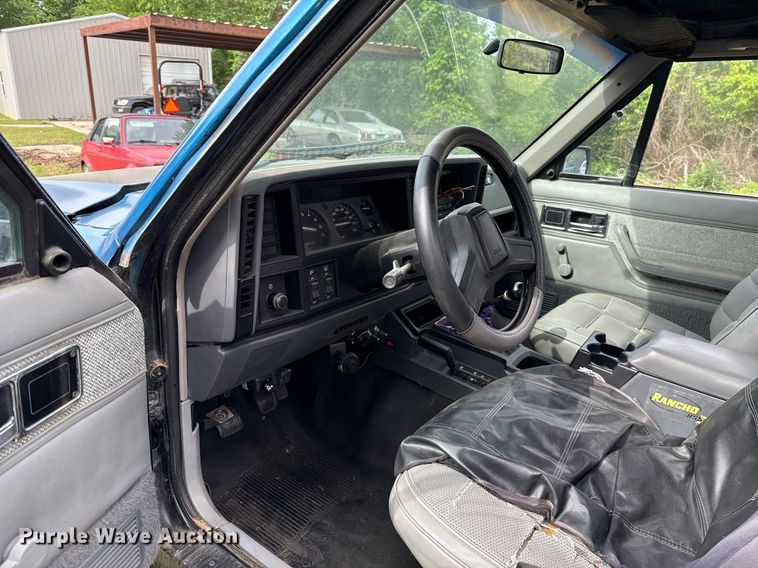 image for item EJ4492 1988 Jeep Comanche pickup truck