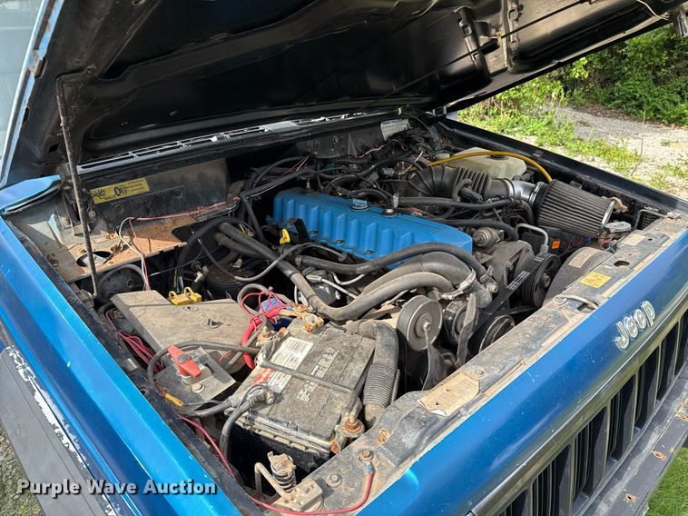 image for item EJ4492 1988 Jeep Comanche pickup truck