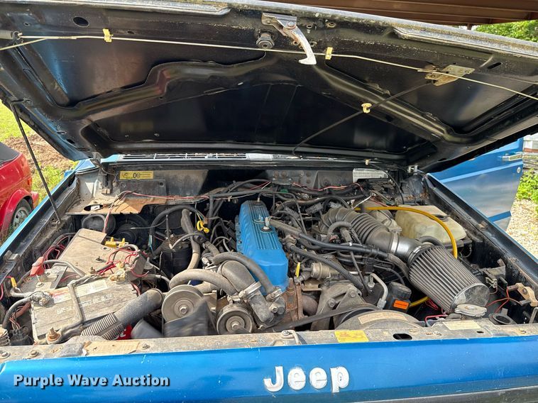 image for item EJ4492 1988 Jeep Comanche pickup truck