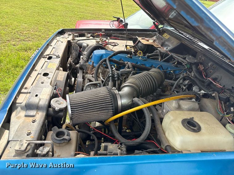 image for item EJ4492 1988 Jeep Comanche pickup truck