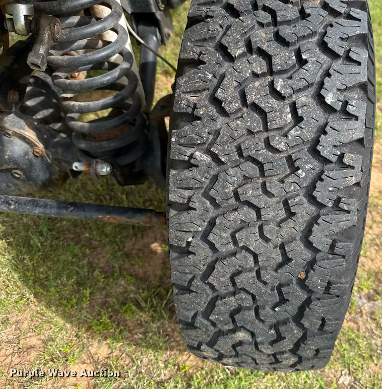 image for item EJ4492 1988 Jeep Comanche pickup truck