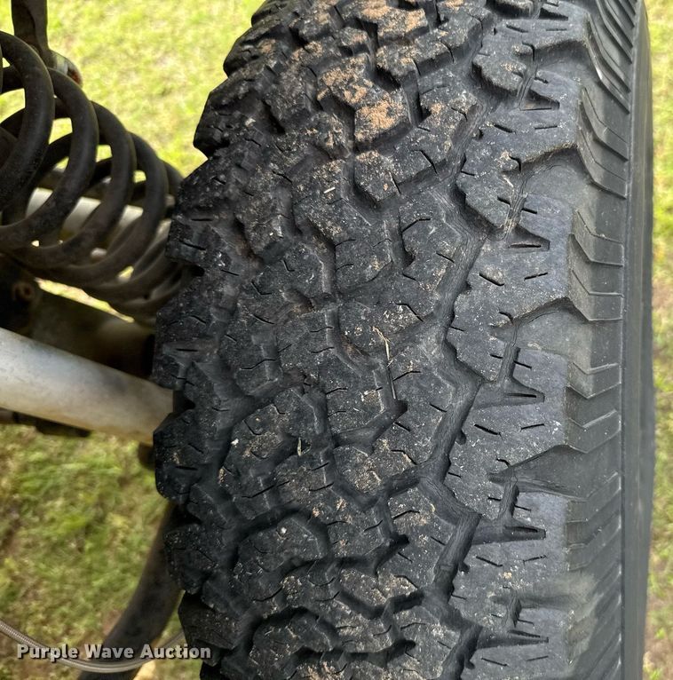 image for item EJ4492 1988 Jeep Comanche pickup truck