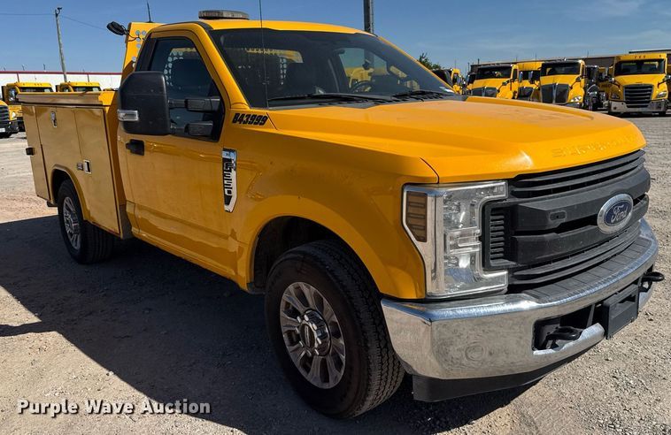 image for item EJ4532 2018 Ford F350 Super Duty XL utility bed pickup truck