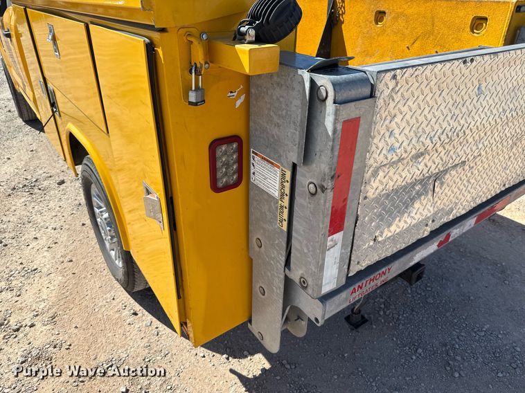 image for item EJ4532 2018 Ford F350 Super Duty XL utility bed pickup truck