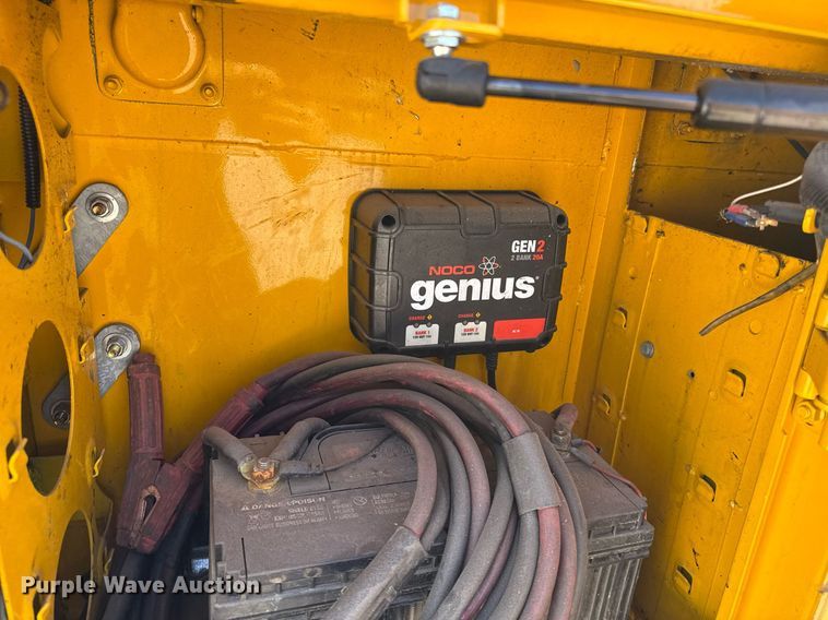 image for item EJ4532 2018 Ford F350 Super Duty XL utility bed pickup truck