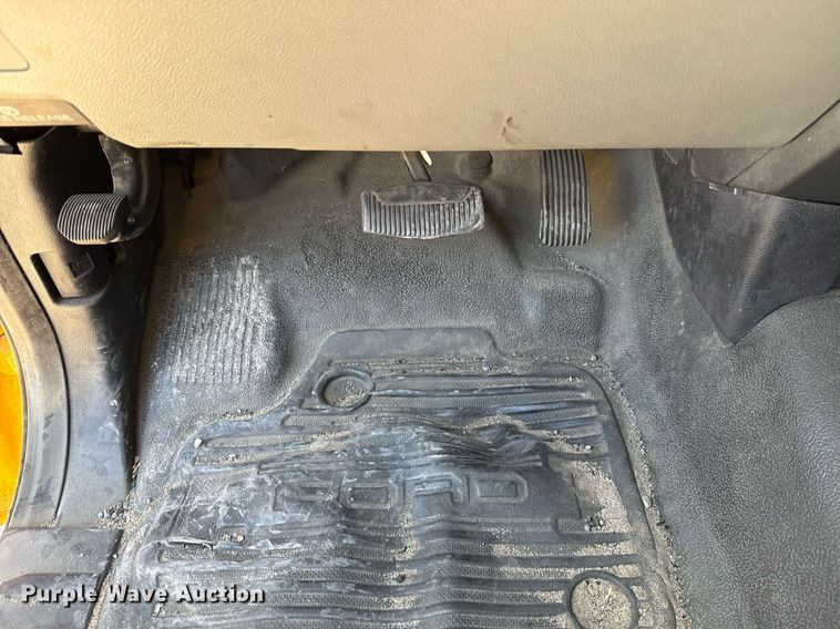 image for item EJ4532 2018 Ford F350 Super Duty XL utility bed pickup truck