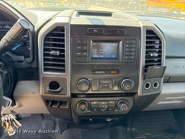 image for item EJ4532 2018 Ford F350 Super Duty XL utility bed pickup truck