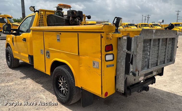 image for item EJ4549 2017 Ford F350 Super Duty utility bed pickup truck