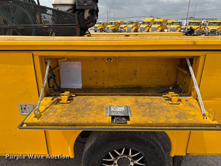 image for item EJ4549 2017 Ford F350 Super Duty utility bed pickup truck