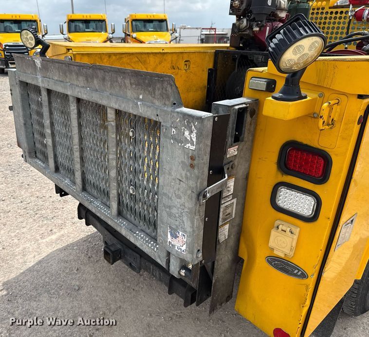 image for item EJ4549 2017 Ford F350 Super Duty utility bed pickup truck