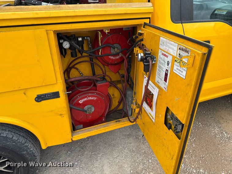 image for item EJ4549 2017 Ford F350 Super Duty utility bed pickup truck