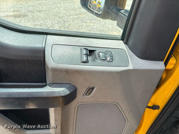 image for item EJ4549 2017 Ford F350 Super Duty utility bed pickup truck