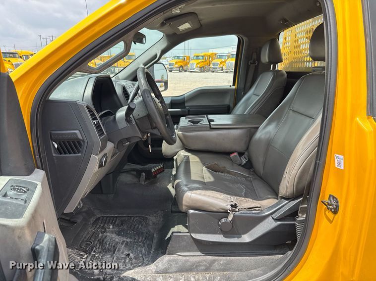 image for item EJ4549 2017 Ford F350 Super Duty utility bed pickup truck