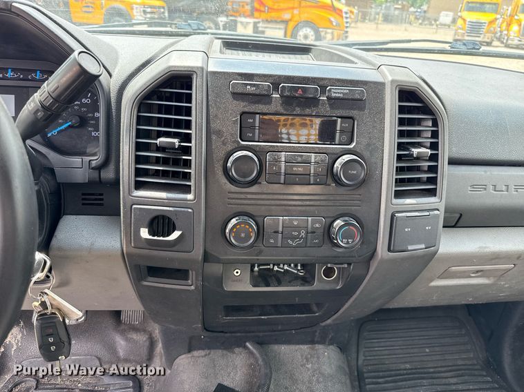 image for item EJ4549 2017 Ford F350 Super Duty utility bed pickup truck