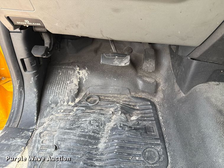 image for item EJ4549 2017 Ford F350 Super Duty utility bed pickup truck