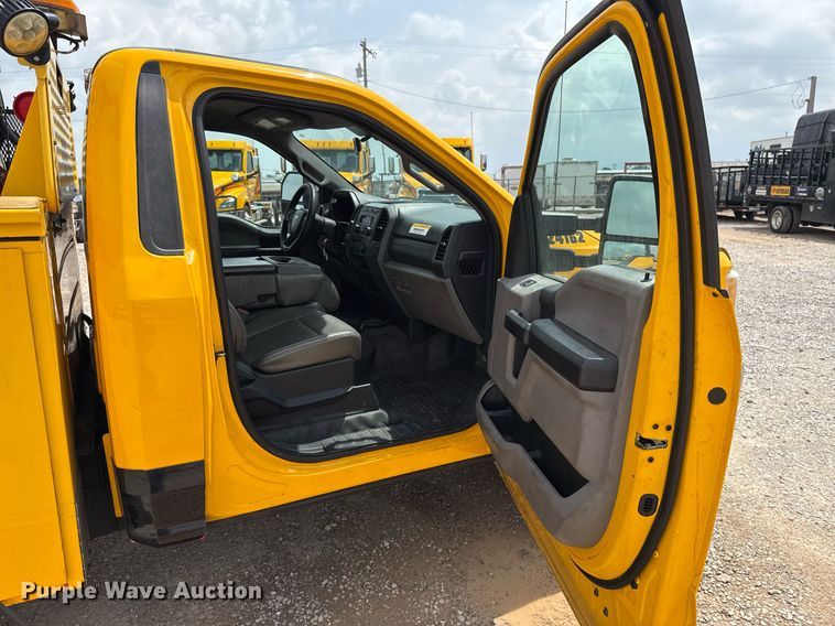 image for item EJ4549 2017 Ford F350 Super Duty utility bed pickup truck