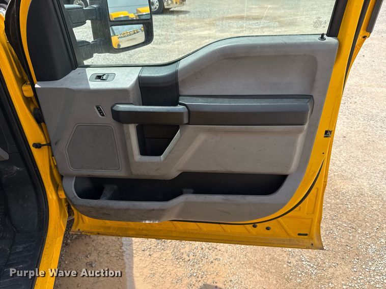 image for item EJ4549 2017 Ford F350 Super Duty utility bed pickup truck