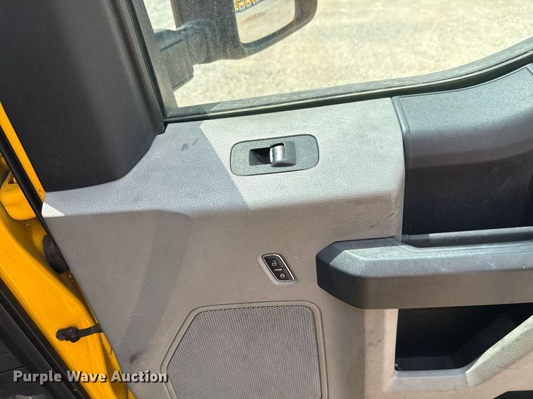 image for item EJ4549 2017 Ford F350 Super Duty utility bed pickup truck