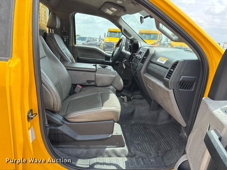 image for item EJ4549 2017 Ford F350 Super Duty utility bed pickup truck