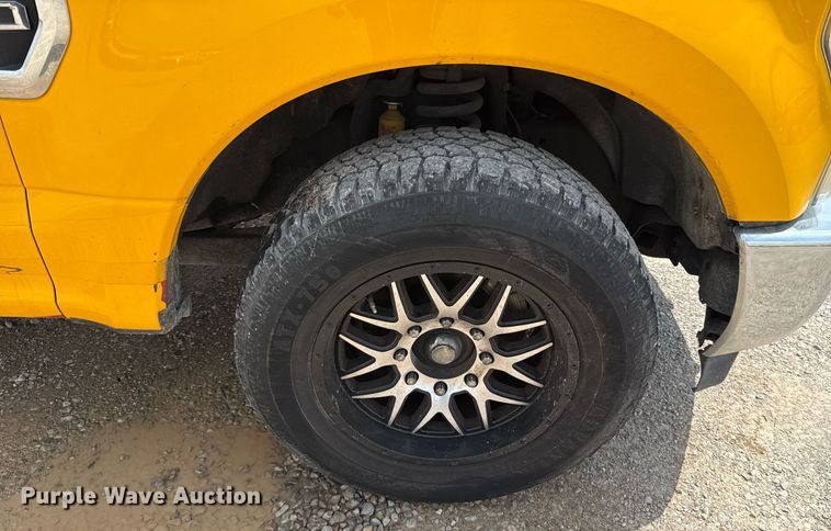 image for item EJ4549 2017 Ford F350 Super Duty utility bed pickup truck