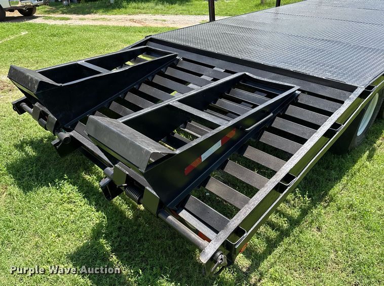 image for item EJ4721 2000 Central equipment trailer