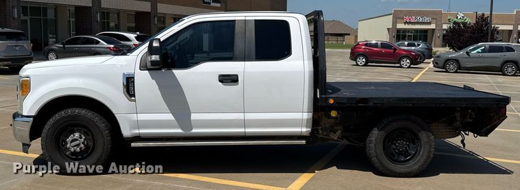 image for item EJ4757 2017 Ford F250 Super Duty XL SuperCab flatbed pickup truck