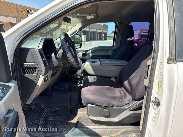 image for item EJ4757 2017 Ford F250 Super Duty XL SuperCab flatbed pickup truck