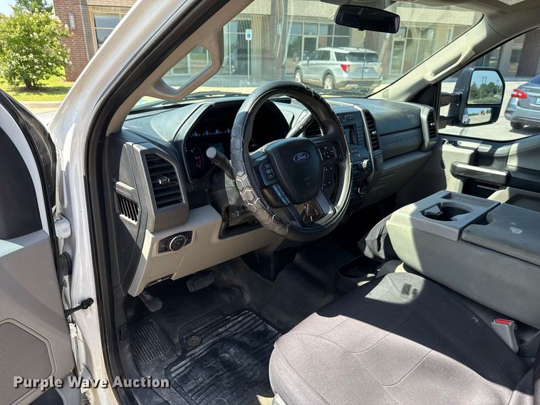 image for item EJ4757 2017 Ford F250 Super Duty XL SuperCab flatbed pickup truck