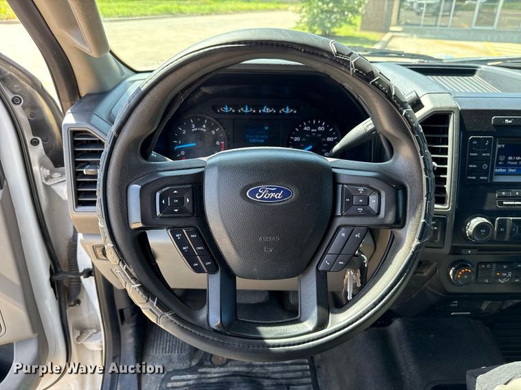 image for item EJ4757 2017 Ford F250 Super Duty XL SuperCab flatbed pickup truck